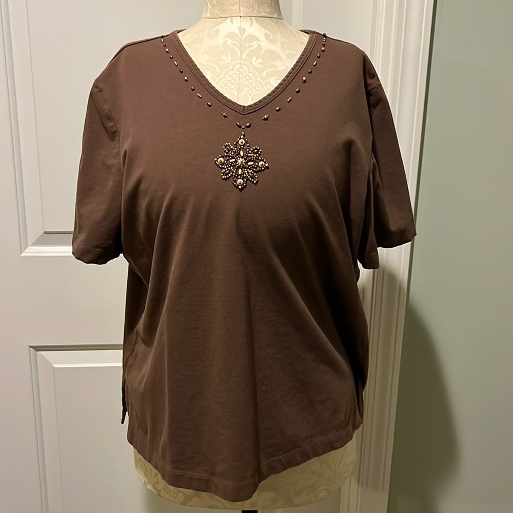 Alfred Dunner brown beaded T-shirt in size mediumP 96% cotton with 4% spandex
